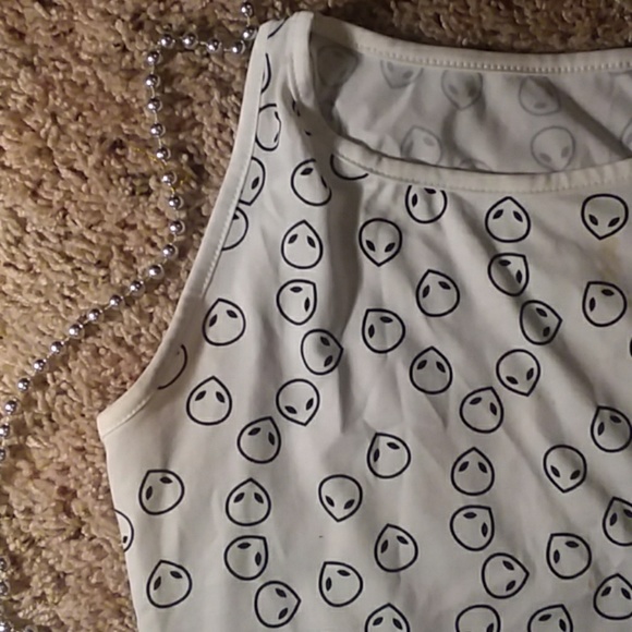 Cute alien crop top - Picture 3 of 3